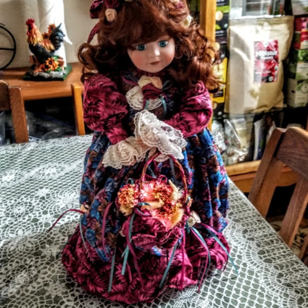 Show-Stopper's Musical Porcelain Doll - 16 inches -  NWOT